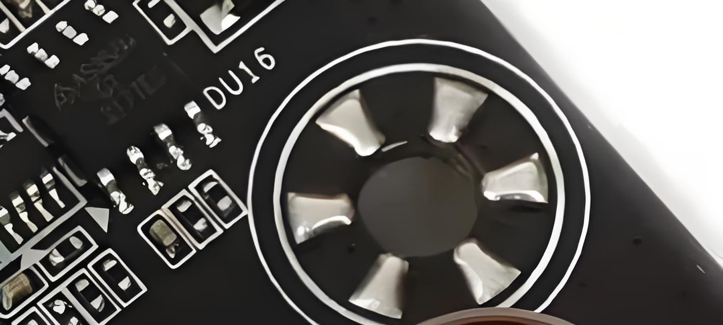 梅花焊盘PCB设计图，用于增强接地可靠性和防止回流焊堵孔